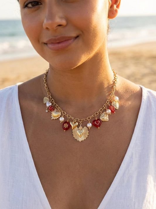 Collier chaîne dorée charms cœurs et résine