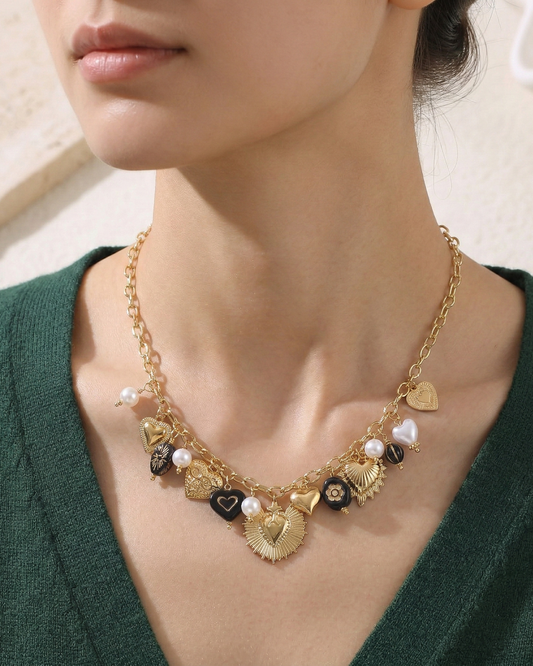 Collier chaîne dorée charms cœurs et résine