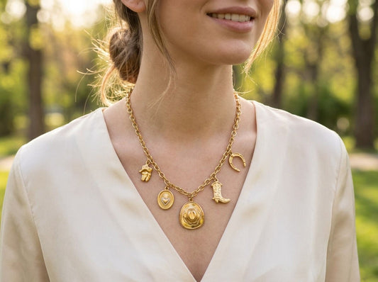 Collier chaîne dorée pendentifs cowboy