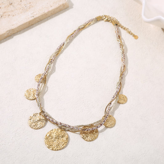 Collier chaîne serpent ronde orné de fils brillants et de pendentifs plats ronds