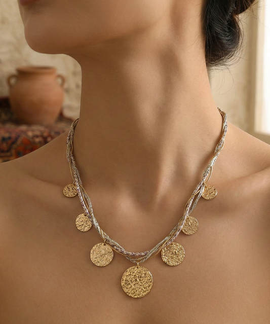 Collier chaîne serpent ronde orné de fils brillants et de pendentifs plats ronds