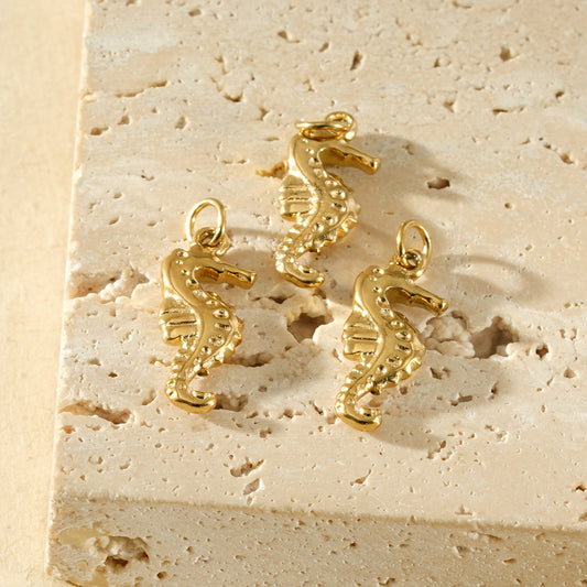 Lot de 3 pendentifs dorés hippocampe