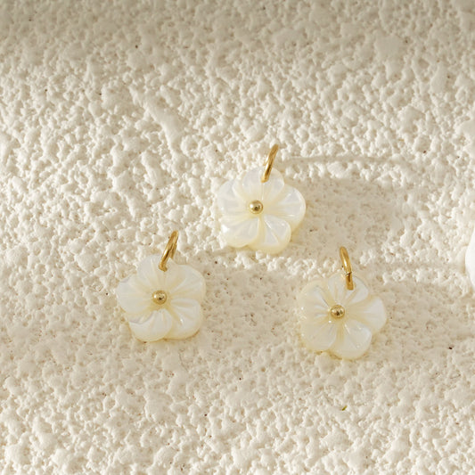 Lot de 3 Pendentifs Fleur Nacrée et Doré