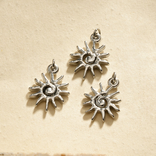 Lot de 3 pendentifs argentés soleil tourbillonant