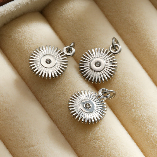 Lot de 3 pendentifs rond argentés motif rayons avec cristal central