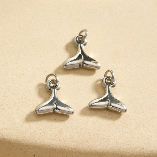 Lot de 3 pendentifs queue de poisson argentés