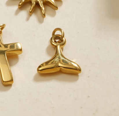 Lot de 3 pendentifs queue de poisson dorées