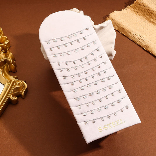 Lot de 12 chaînes de chevilles maillons fins argentés avec pampilles variés (fleurs, ailes, feuilles…)