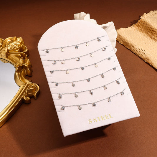 Lot de 6 colliers chaînes fines argentées avec pampilles variés et strass (coeurs, éclairs, lunes, pastilles…)