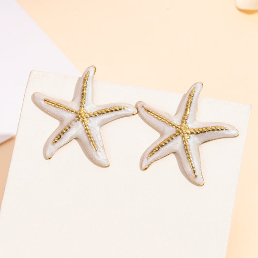 Boucles d’oreilles dorées étoile de mer nacrée et ligne dorée