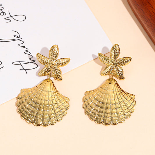 Boucles d’oreilles dorées étoile marine et coquille texturé