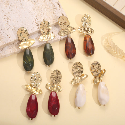 Boucles martelées et gouttes résines