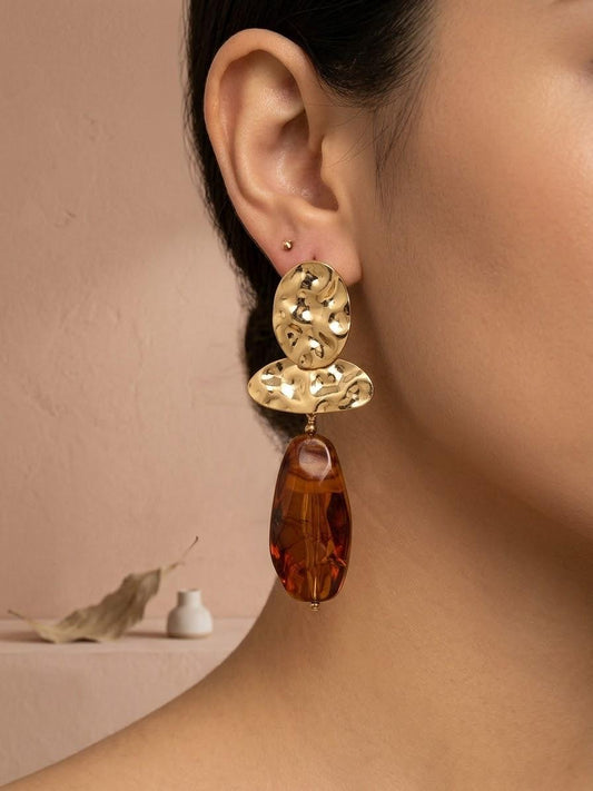 Boucles martelées et gouttes résines