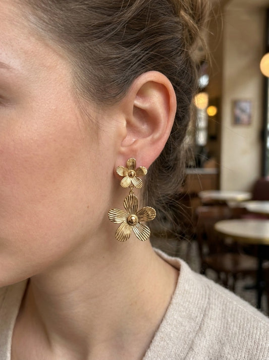 Boucles d'oreilles pendantes fleurs texturées