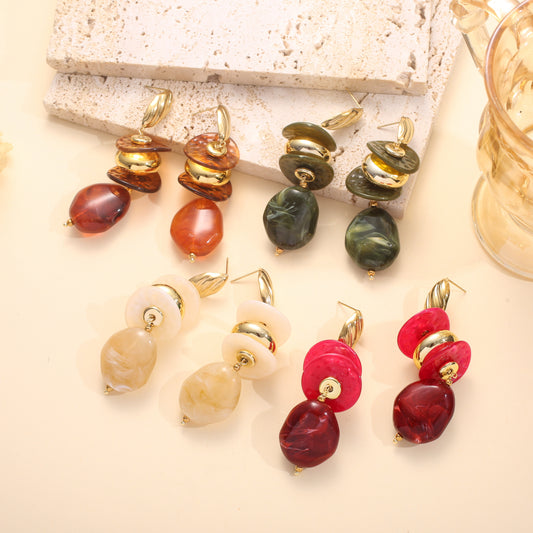 Boucles pendantes dorés et résines