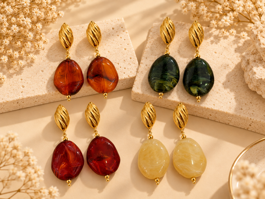 Boucles pendantes dorés et résines