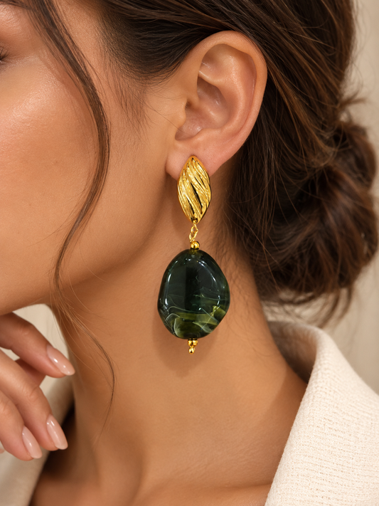 Boucles pendantes dorés et résines