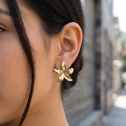 Boucles d’oreilles en forme de fleur à pétales bombés