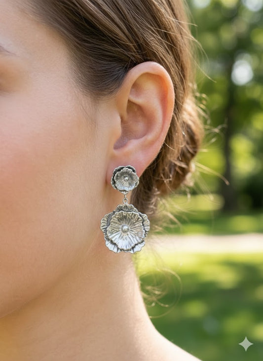 Boucles d'oreilles dorées fleur à double couche texturée