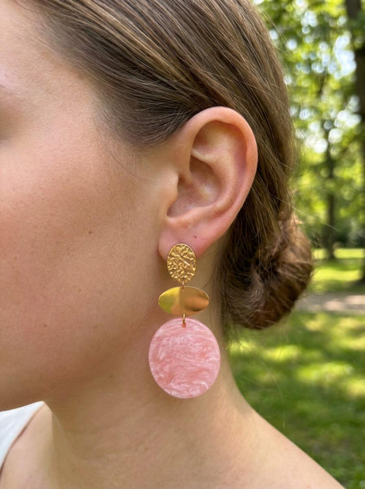 Boucles d’oreilles dorées triple pastilles et résine