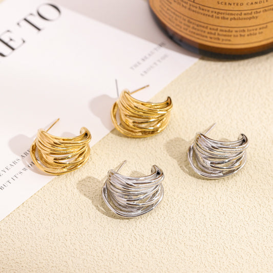 Boucles d’oreilles dorées effet anneaux croisés