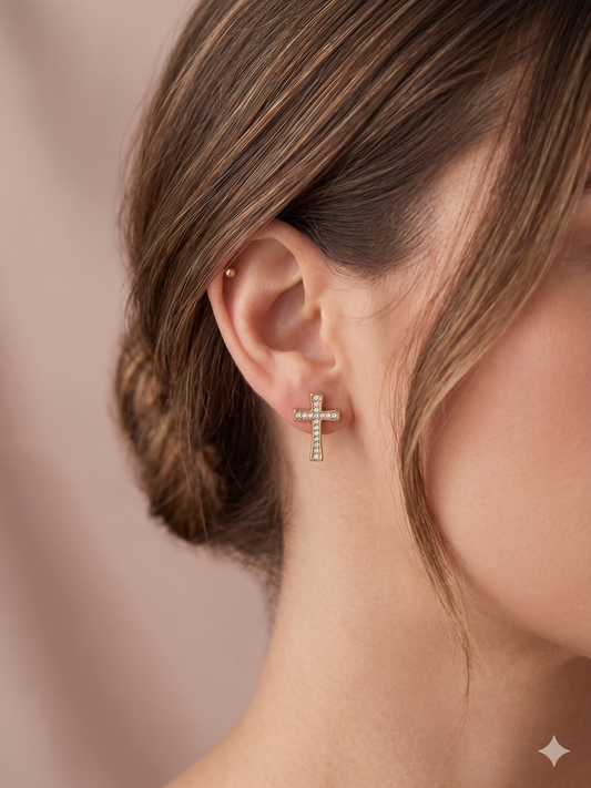 Boucles d'oreilles clous motif croix en strass