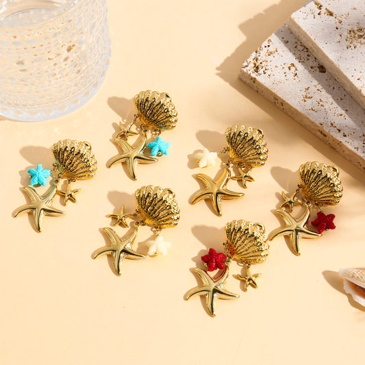 Boucles d'oreilles dorées coquillage et étoile de mer détail