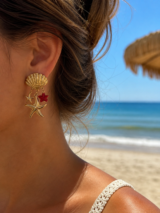 Boucles d'oreilles dorées coquillage et étoile de mer détail