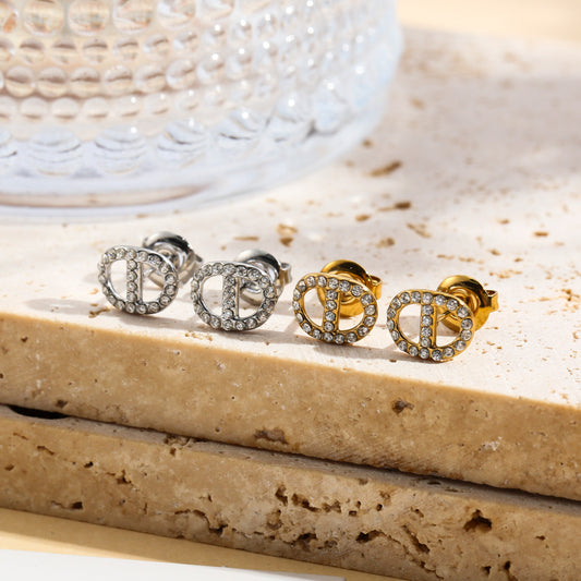 Boucles d'oreilles puces motif ovale sertie en strass