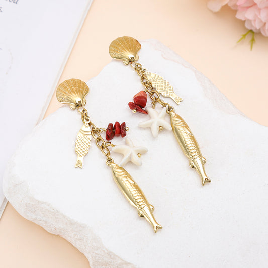 Boucles d’oreilles dorées charms poissons et pierres