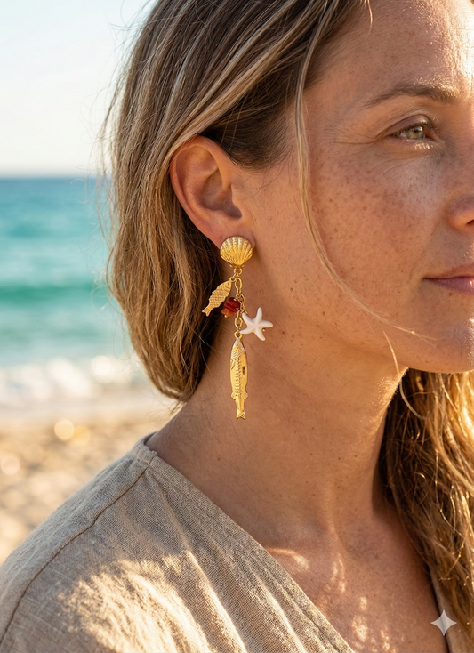 Boucles d’oreilles dorées charms poissons et pierres