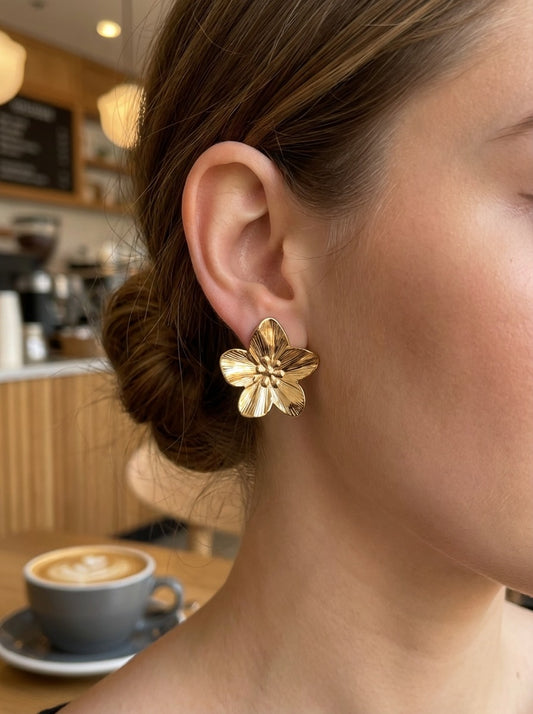 Boucles d’oreilles à clip fleurs sculptées