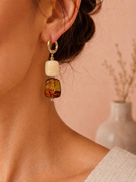 Boucles d'oreilles mini créoles double cubes acryliques colorés