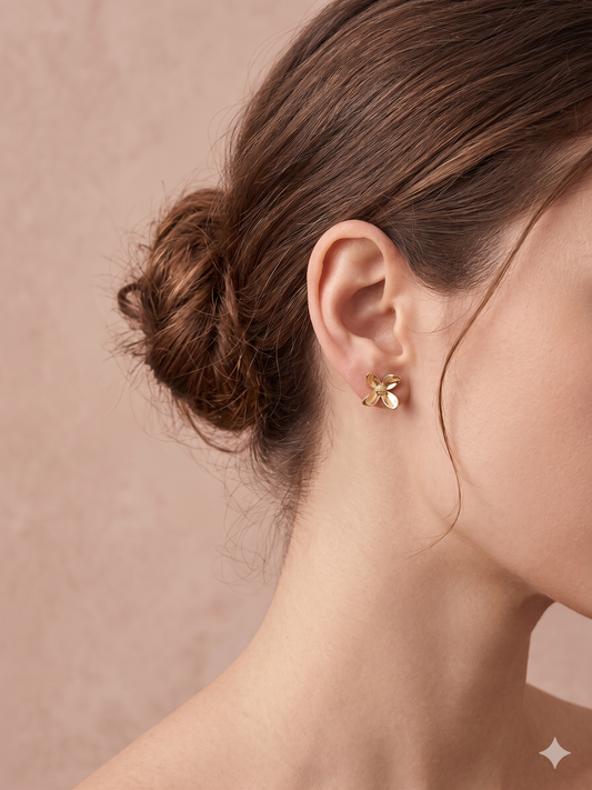 Boucles d’oreilles puces mini fleur lisse