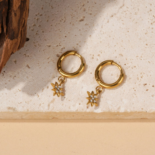 Boucles d'oreilles créoles à étoiles en strass