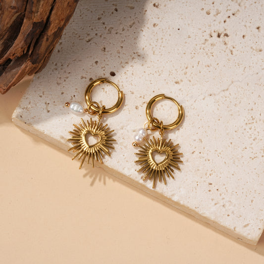 Boucles d'oreilles créoles dorées à cœur sacrée et perles