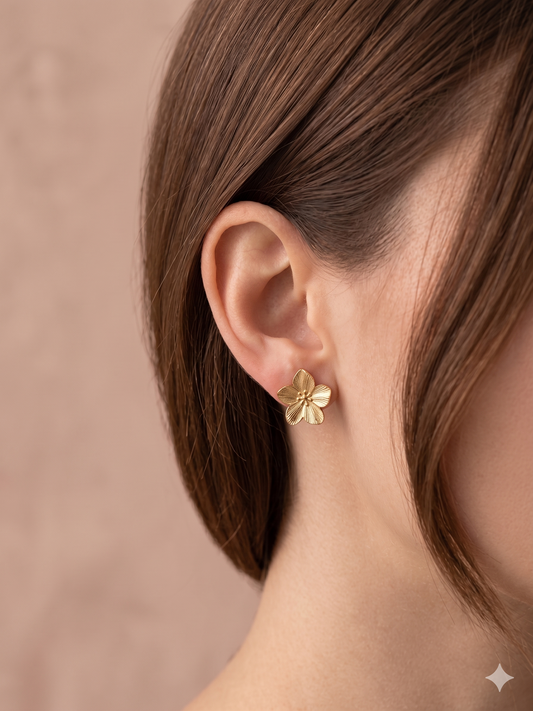 Boucles d’oreilles clous fleur texturée effet relief