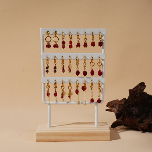 Lot de 12 paires de boucles d'oreilles dorées pierres rouges