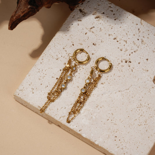Boucles d'oreilles créoles dorées pendantes multichaînes à strass