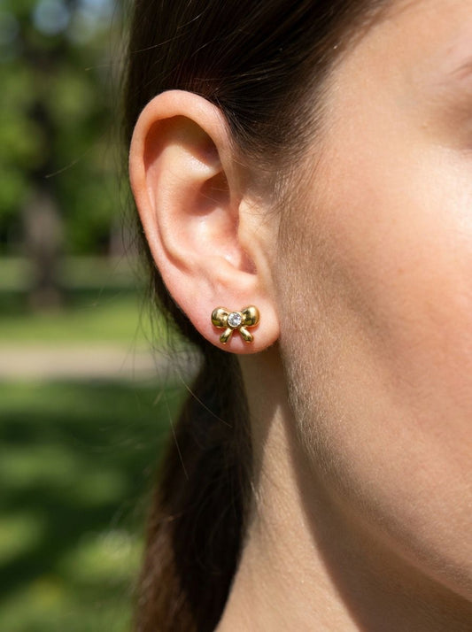 Boucles d’oreilles clous à nœud avec strass central