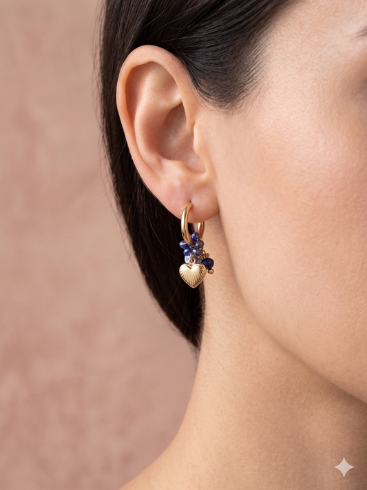 Boucles d'oreilles dorées créoles cœurs et perles porcelaine bleue