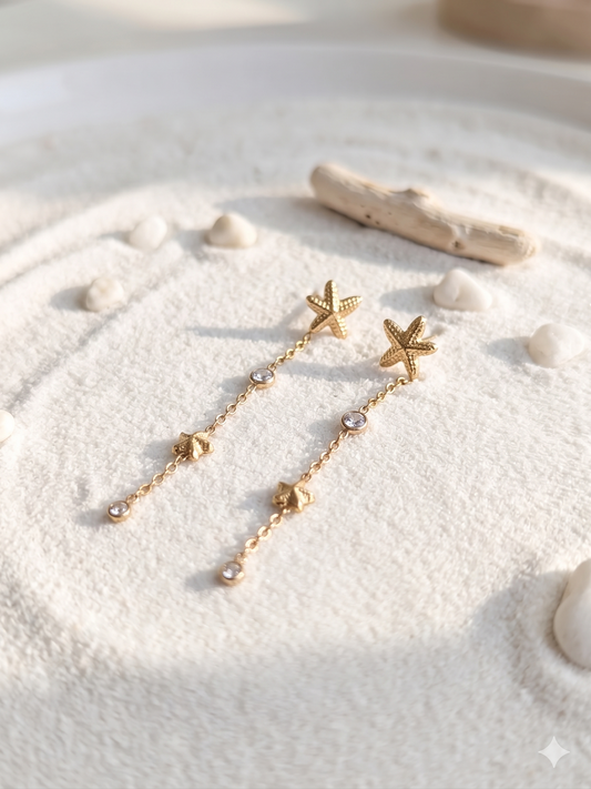 Boucles d'oreilles dorées pendantes étoiles de mer et strass
