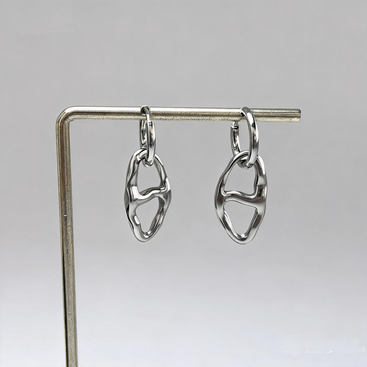 Boucles d'oreilles argentées créoles pendentif ovale séparé martelé