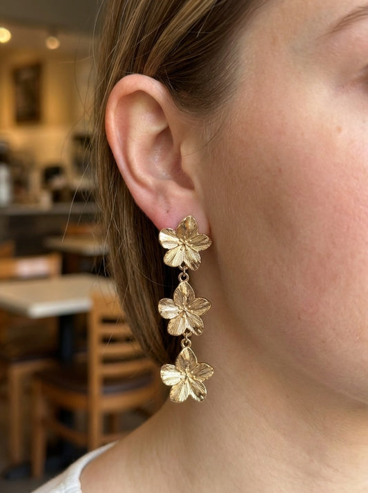 Boucles d'oreilles à trois fleurs texturées