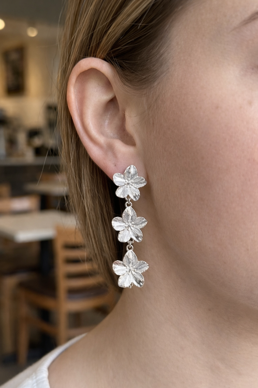 Boucles d'oreilles à trois fleurs texturées