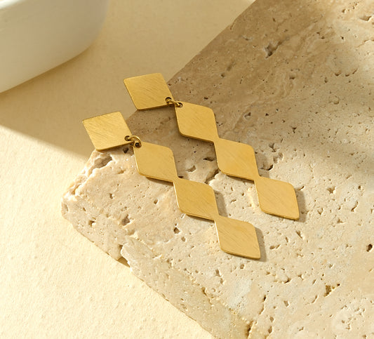 Boucles pendantes losanges brossés dorés