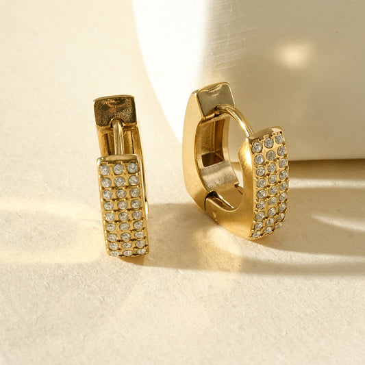 Boucles d'oreilles créoles carrées ornées de strass
