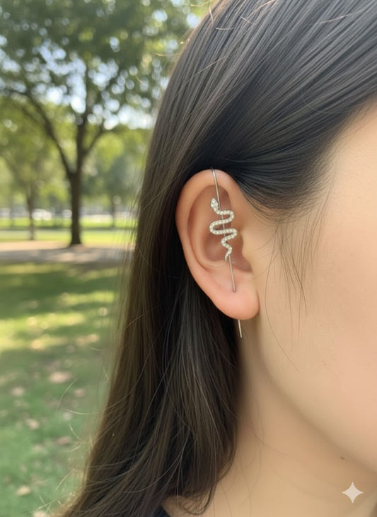 Bijou d'oreille à motif serpent en strass