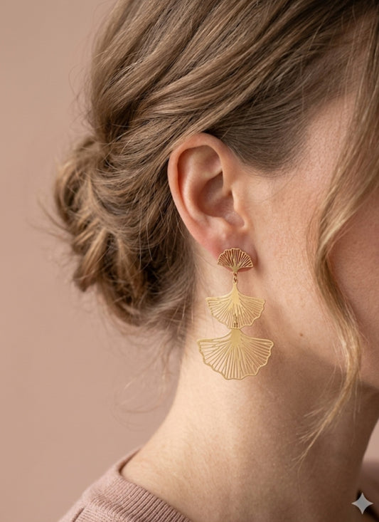 Boucles d’oreilles dorées triples Ginkgo ajourées et pavées