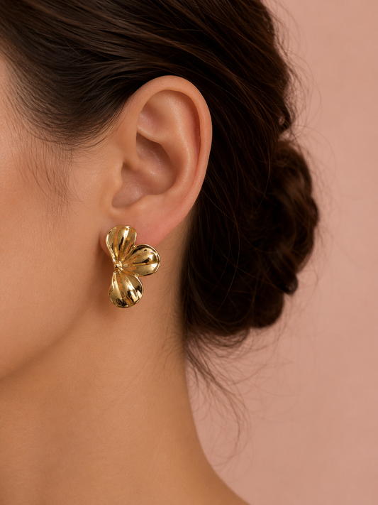 Boucles d’oreilles clous à demi pétales bombés